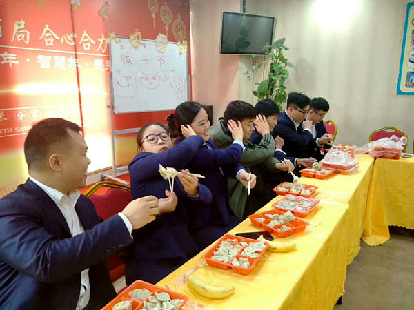 冬至游戲進(jìn)行中，小伙伴們都玩得十分開心