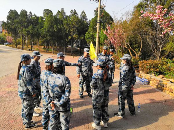 游戲環(huán)節(jié)中，大家齊心協(xié)作，群策群力