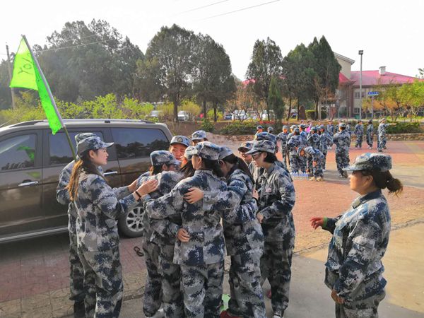 游戲環(huán)節(jié)中，大家齊心協(xié)作，群策群力