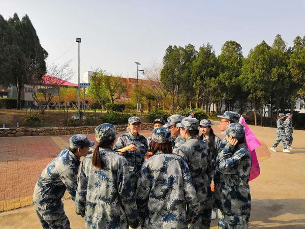 游戲環(huán)節(jié)中，大家齊心協(xié)作，群策群力